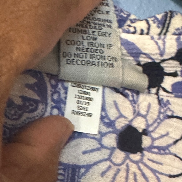 Catherines Women Button Down Collar Floral Button Cuffed Shirt - Picture 11 of 13